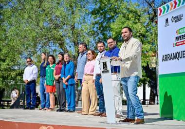 El alcalde Carlos Villarreal dio el banderazo a los trabajos en la colonia Regina.