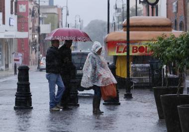 El subsecretario Juan Francisco Martínez Ávalos informa sobre el próximo temporal de lluvias en Coahuila.