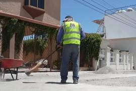 El Ayuntamiento de Monclova intensificó las labores de bacheo tras las lluvias, destinando 15 toneladas de carpeta asfáltica para reparar las vialidades más afectadas.