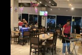 La noche de este jueves, el restaurante operaba de manera normal.