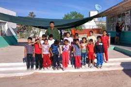 Docentes de comunidades rurales de Ramos Arizpe señalaron que las altas temperaturas y la falta de infraestructura adecuada se han convertido en algunos de los principales retos para mantener las clases.