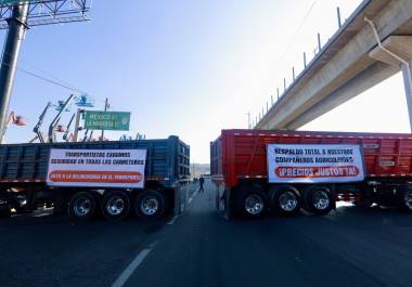 De acuerdo a estimaciones de la Confederación de Cámaras Nacionales de Comercio, Servicios y Turismo los bloqueos carreteros han provocado pérdidas acumuladas de entre 3 mil y 6 mil millones de pesos.