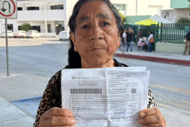 La mujer de 73 años afirma que sus crisis epilépticas se han intensificado por la falta de tratamiento.