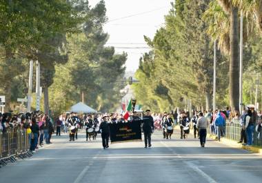 Más de 4 mil personas participaron en el desfile conmemorativo del 114 aniversario de la Revolución Mexicana.