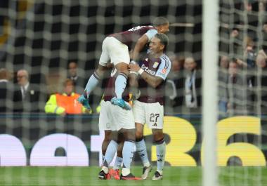 Jhon Durán, el goleador colombiano del Aston Villa, volvió a brillar como el mejor sustituto de la Premier League, marcando el gol decisivo.