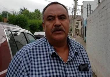 El cuerpo del exedil fue localizado presuntamente envuelto y con signos de violencia a un costado de la carretera federal 54.