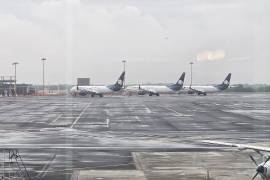 Debido a que la pista secundaria es demasiado pequeña para aviones de gran peso, Aeroméxico se verá obligada a modificar sus itinerarios, añadiendo escalas y extendiendo itinerarios.