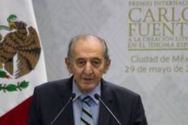 Eduardo Lizalde gana Premio Internacional Carlos Fuentes a la Creación Literaria