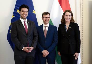 Samson, de 27 años, ha estado a la vanguardia de los esfuerzos de la administración Trump para cultivar los lazos de Washington con la extrema derecha europea.