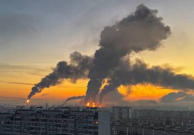 Tres personas murieron este domingo en la región de Moscú por un ataque ucraniano con drones en la principal jornada de las elecciones parlamentarias en Rusia, informaron las autoridades locales.