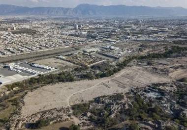 Saltillo: tras tres años de anuncio, se construyen cinco viviendas de fraccionamiento industrial