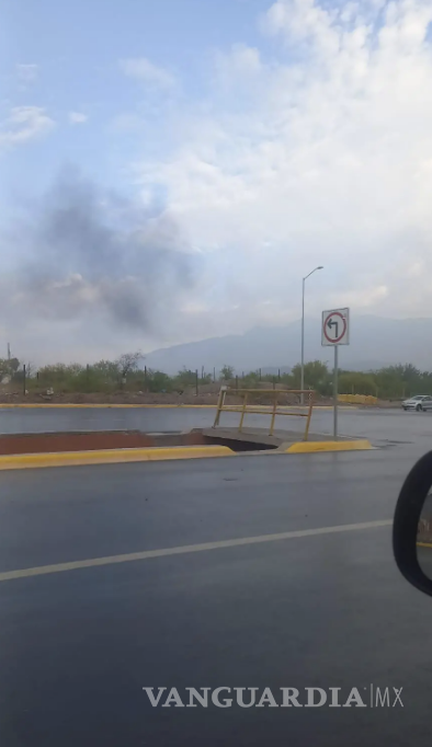 $!Habitantes del sector señalaron que la quema continúa pese a los reportes realizados anteriormente y aseguran que el olor generado llega hasta sus viviendas.