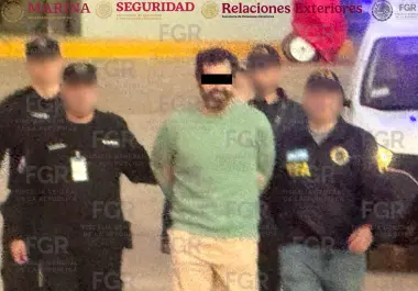 Autoridades argentinas entregaron Fernando Farías Laguna, el contralmirante de la Marina acusad de liderar una red de huachicol fiscal en las aduanas marítimas, a autoridades de la FGR para ser presentado ante la justicia por delincuencia organizada.