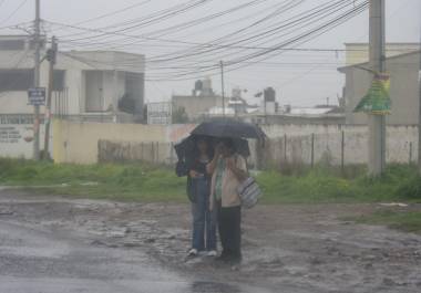 El SMN pronostica lluvias intensas en tres estados y temperaturas de hasta 45 °C en el norte; Coahuila tendrá lluvias y fuertes vientos.
