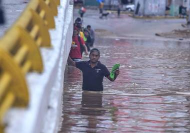 La Zona Diamante de Acapulco continúa inundada después de cinco días del paso del huracán John FOTO: CUARTOSCURO