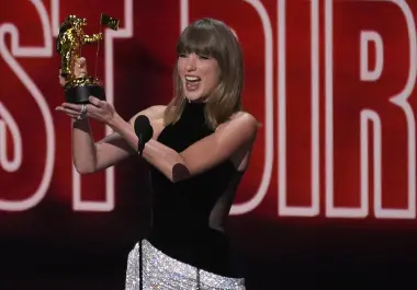 Taylor Swift se convierte en la artista más galardonada de los MTV VMA’s y le gana a Madonna Mejor Video Musical