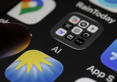 Berlin (Germany), 31/10/2025.- (ILLUSTRATION) - A mobile phone display showing the icons of artificial intelligence (AI) apps Deepseek, Chatgpt and Gemini in Berlin, Germany, 31 October 2025. (Alemania) EFE/EPA/HANNIBAL HANSCHKE