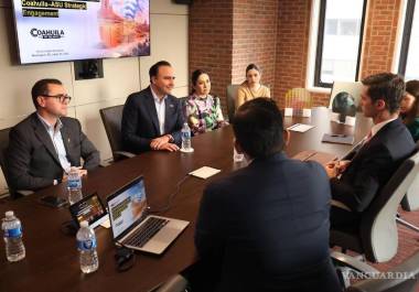 El gobernador Manolo Jiménez firmó un acuerdo con Arizona State University para impulsar la formación de talento en la industria de semiconductores, tras una reunión realizada en días pasados en Washington D.C.