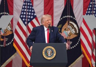 Donald Trump ha advertido de que si las negociaciones fracasan, Estados Unidos retomará la ofensiva militar contra Teherán, ‘más grande y fuerte que nunca”, pero subrayó que ‘nadie quiere eso’.