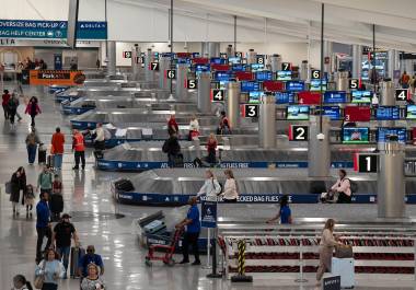 Las compañías aéreas intentaron capear las restricciones mediante recortes quirúrgicos.