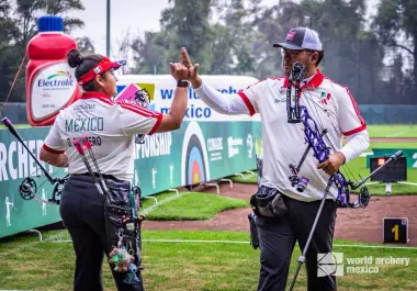 Sebastián García y Dafne Quintero aportaron una de las tres medallas de oro para Coahuila en la competencia por Equipos Mixtos de arco Compuesto.