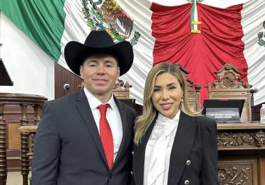 Tony y Tania Flores, además de autoridades y representantes de Múzquiz, han sido proveedores de la CFE.