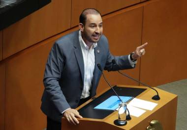 El senador también advirtió sobre posibles riesgos económicos, financieros y diplomáticos de estas operaciones.