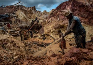 La nueva ley busca formalizar la industria y atraer inversiones en un sector marcado por la minería ilegal y los desafíos ambientales.