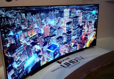 El nuevo televisor Ultra HD de Samsung tiene 105 pulgadas de curvas descomunales.
