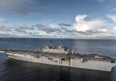 El USS Iwo Jima, buque en el que Maduro y su esposa fueron trasladados tras su captura.