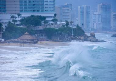 Al menos dos zonas de baja presión con potencial a convertirse en ciclones en el océano Pacífico y Atlántico han llamado la atención de México, por los efectos que mantendrá en gran parte del territorio nacional.