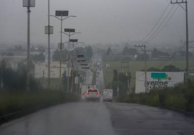 Las lluvias, el granizo y los fuertes vientos en Monterrey provocaron la muerte de una mujer en San Nicolás y el cierre temporal del FIFA Fan Festival.