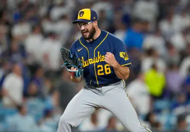 Milwaukee terminó con el reinado de los bicampeones y se convirtió en el equipo que buscará romper una sequía de 44 años sin disputar el Clásico de Otoño.