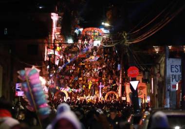 La inauguración será el 30 de octubre a las 20:00 horas, organizada en coordinación con Universidad Carolina, Distrito Carolina, Misiones Culturales y vecinos del barrio.