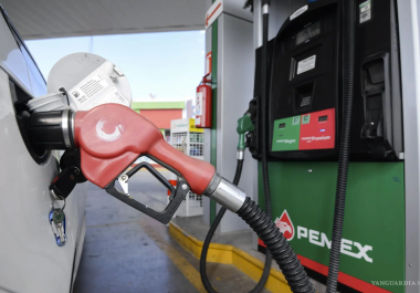 Profeco invita a los ciudadanos a reportar irregularidades en el precio de la gasolina a través de sus canales digitales.