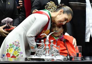 El pasado martes, Ifigenia Martínez participó en la histórica sesión en que asumió la primera Presidenta de México.