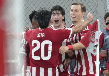 Armando “Hormiga” González fue determinante para Olympiakos al marcar de cabeza el gol de la victoria ante Sparta Praga en la Europa League.