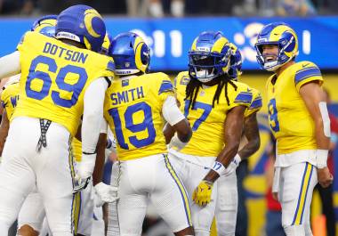 Davante Adams tuvo ocho recepciones para 195 yardas y dos touchdowns en la victoria de los Rams de Los Ángeles.