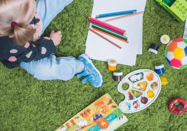 Infancias conectadas: crecer entre algoritmos, pantallas y riesgos invisibles