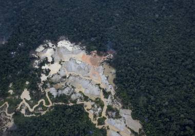 Una mina ilegal en el territorio protegido del pueblo Yanomami en la Amazonía, en el estado de Roraima, Brasil.