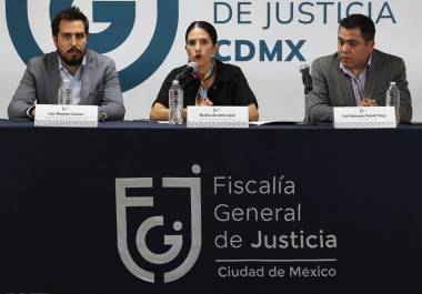 Luis Negrete Gómez, titular de la Comisión de Búsqueda de Personas Desaparecidas, Bertha Alcalde Luján, fiscal general de Justicia de la Ciudad de México, y Luis Eduardo Poletti FIPEDE, durante la conferencia de prensa para dar detalles sobre el feminicidio de la joven Edith Guadalupe, cuyo cuerpo fue encontrado en un edificio de la alcaldía Benito Juárez tras abordar un servicio de aplicación desde su domicilio en la alcaldía Iztapalapa.
