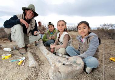 Los visitantes disfrutaron de la riqueza de la entidad en materia paleontológica.