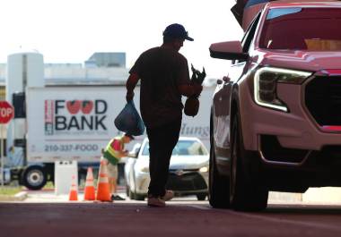 La demanda, encabezada por los estados de California y Massachusetts, argumenta que los beneficios SNAP se retrasarán por primera vez desde el inicio del programa. FOTO: