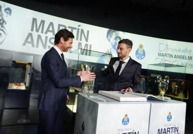 Andrés Villas-Boas encabezó la presentación de Martín Anselmi con el FC Porto, siendo su primer gran reto el jueves en la Europa League.