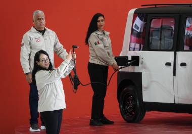 Presentación del vehículo Olinia, autos eléctricos desarrollados con la participación del Instituto Politécnico Nacional (IPN) y el Tecnológico Nacional de México (TecNM)