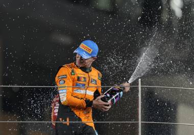 Lando Norris cerró la temporada 2024 de Fórmula 1 con una victoria en Abu Dhabi que aseguró el Campeonato de Constructores para McLaren, su primero en 26 años.