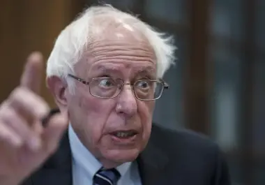 El senador Bernie Sanders y otros legisladores del Partido Demócrata presentaron una resolución para prohibir a Donald Trump, el uso de la fuerza militar contra Irán sin autorización previa del Congreso.