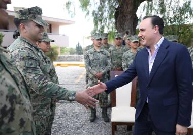 Manolo Jiménez encabezó una reunión con mandos de la Marina para fortalecer la coordinación institucional en materia de seguridad.