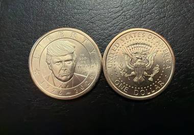 Esto ha desatado algunas críticas debido a que la ley federal prohíbe la representación de un presidente vivo en monedas.