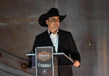 Adela Micha bromeó con Manolo Jiménez sobre una posible candidatura presidencial; el gobernador recordó sus inicios políticos y defendió su gestión en Coahuila.